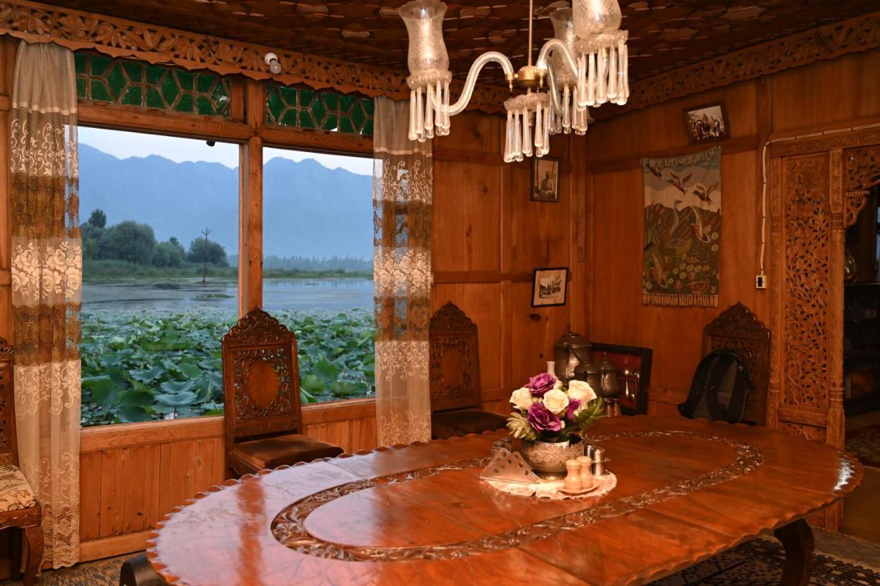 Отель Kings Houseboats Сринагар Экстерьер фото
