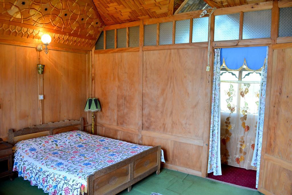 Отель Kings Houseboats Сринагар Номер фото