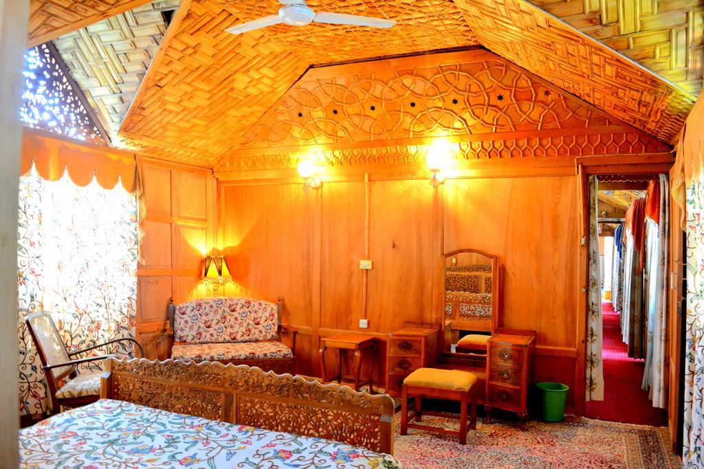 Отель Kings Houseboats Сринагар Номер фото