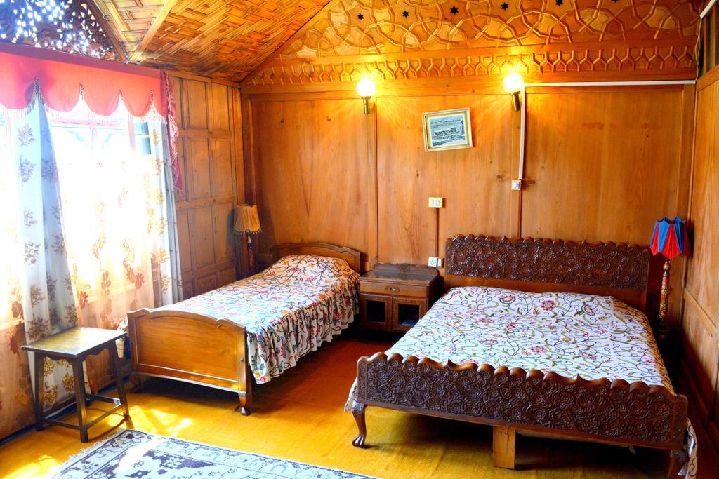 Отель Kings Houseboats Сринагар Номер фото