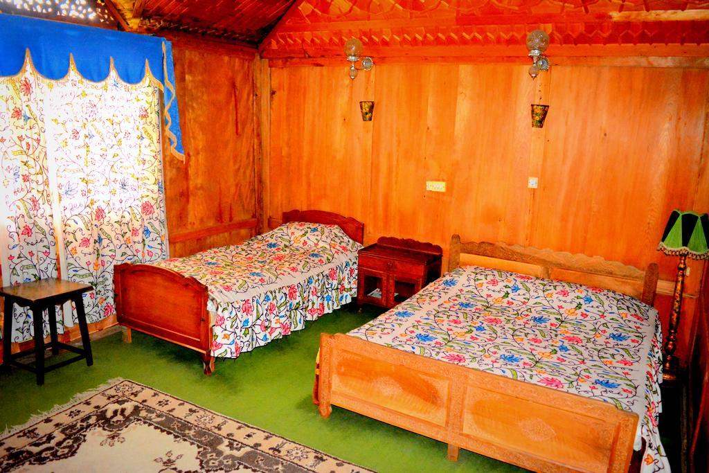 Отель Kings Houseboats Сринагар Номер фото
