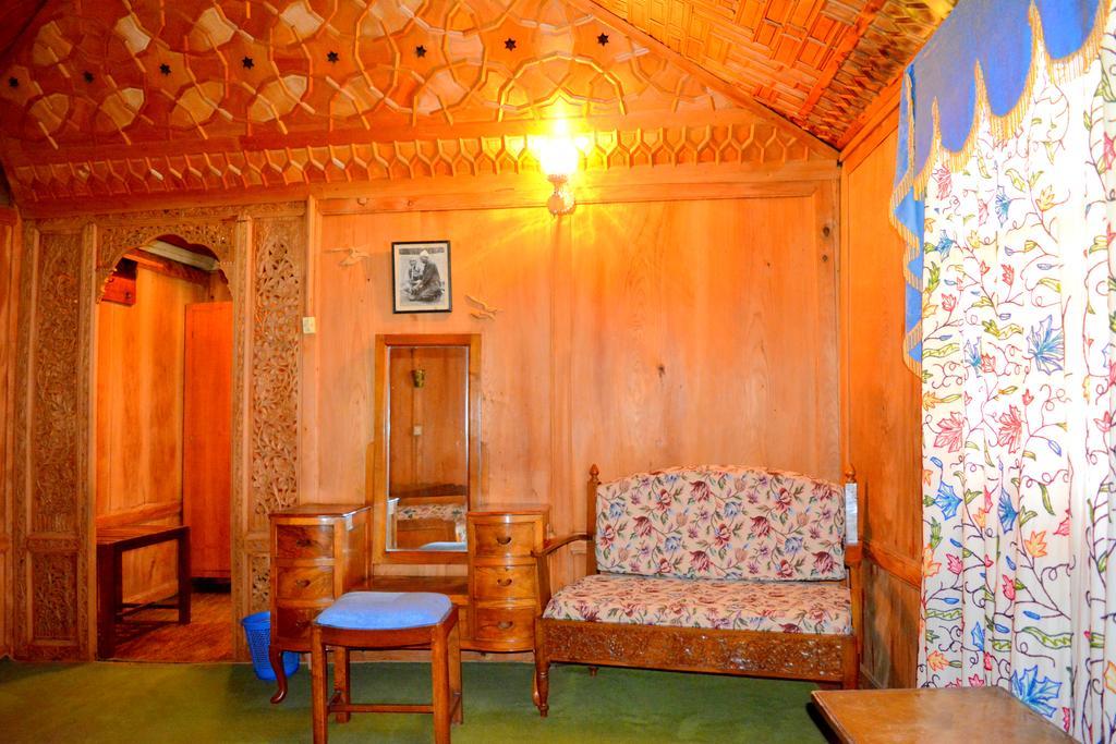 Отель Kings Houseboats Сринагар Номер фото
